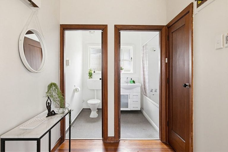 Photo of property in 8 Crawford Green, Miramar, Wellington, 6022