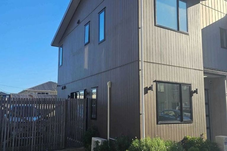 Photo of property in 12 Eileen Newey Place, Henderson, Auckland, 0612