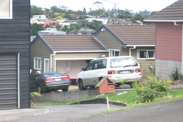 Photo of property in 2/5 Antrim Grove, Bayview, Auckland, 0629