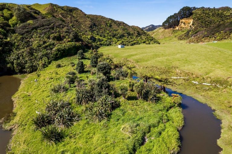 Photo of property in 4020 Mokau Road, Tongaporutu, Urenui, 4376