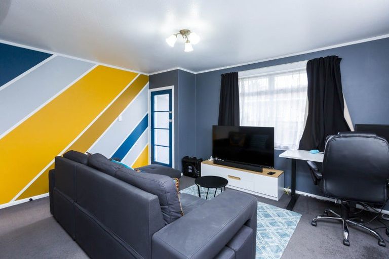 Photo of property in 2/15 Clouston Park Road, Ebdentown, Upper Hutt, 5018