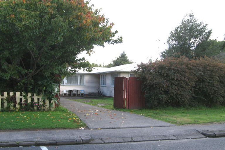 Photo of property in 32 Waipani Road, Te Atatu Peninsula, Auckland, 0610