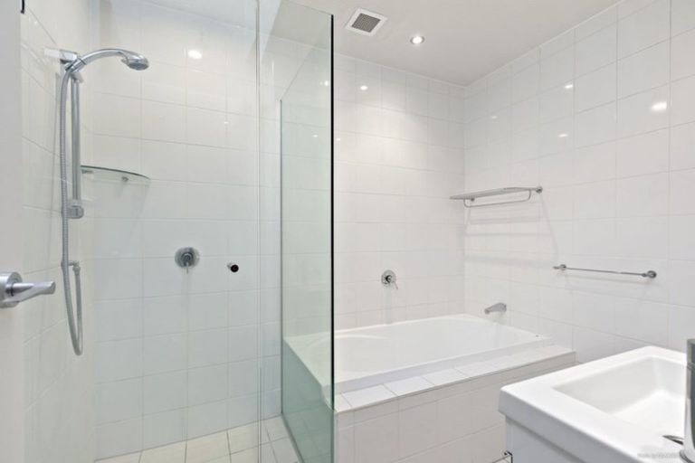 Photo of property in Sanctum Apartment, 10 Ebor Street, Te Aro, Wellington, 6011