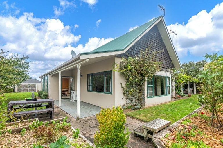 Photo of property in 6 Wanganui Road, Marton, 4710