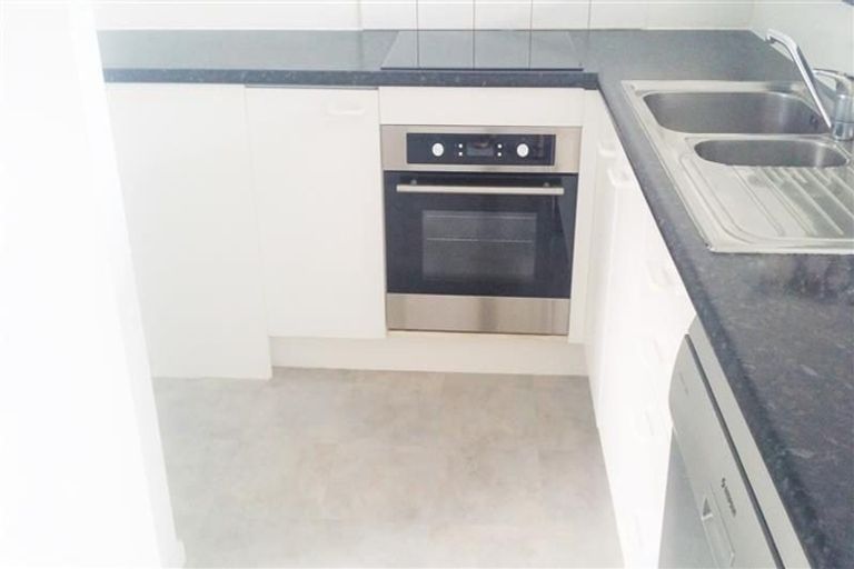 Photo of property in 2/3 John Jennings Drive, Oteha, Auckland, 0632