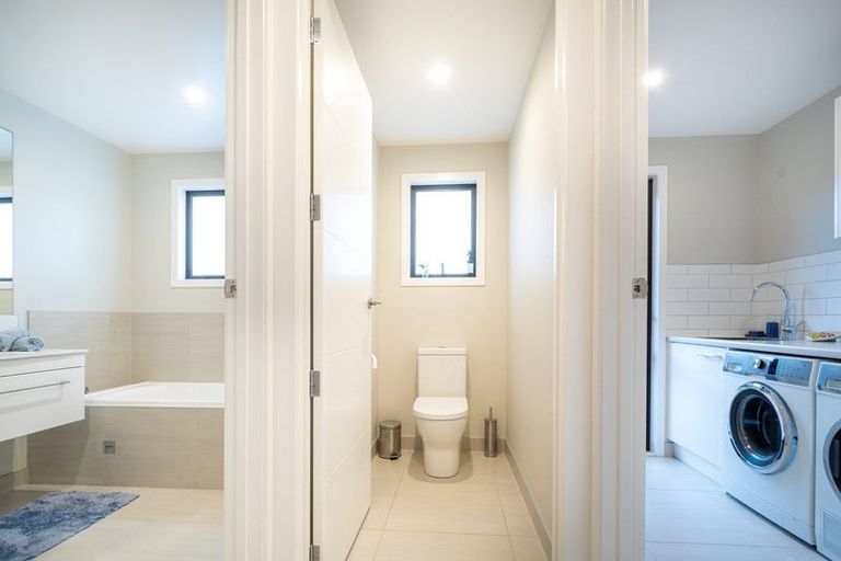 Photo of property in 16 Korako Drive, Kumeu, 0810