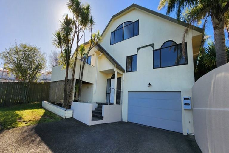 Photo of property in 2/3a Richards Avenue, Forrest Hill, Auckland, 0620
