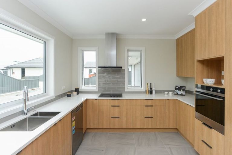 Photo of property in 16 West Place, Greenmeadows, Napier, 4112