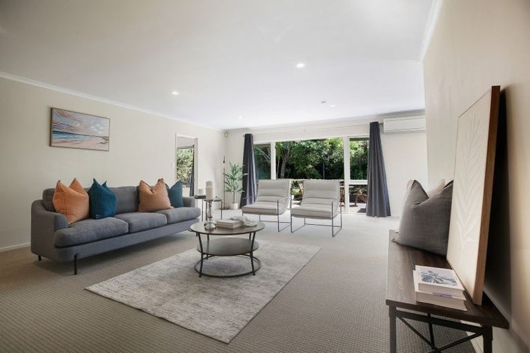 Photo of property in 5 Kawaroa Close, New Plymouth, 4310