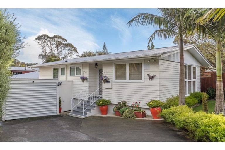 Photo of property in 1/4 Battle Place, Glenfield, Auckland, 0629