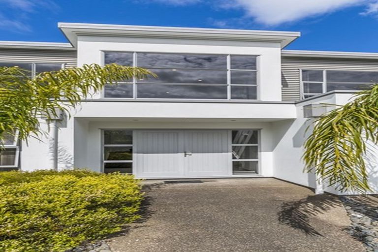 Photo of property in 24 Kittiwake Drive, Schnapper Rock, Auckland, 0632