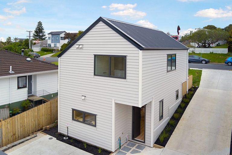 Photo of property in 28a Moire Road, Massey, Auckland, 0614