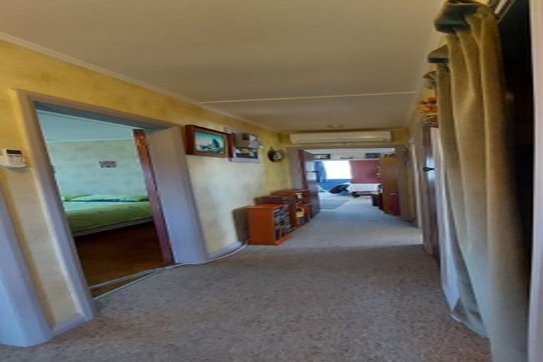 Photo of property in 24 Railway Street, Eltham, 4322