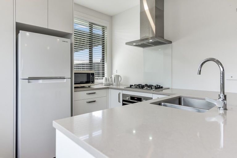 Photo of property in 2/14 Mitcham Avenue, Forest Lake, Hamilton, 3200