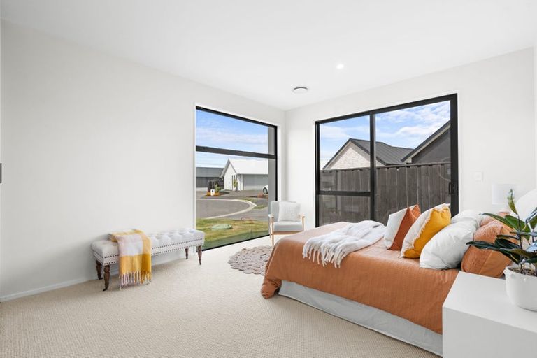 Photo of property in 10 Ferbane Way, Halswell, Christchurch, 8025