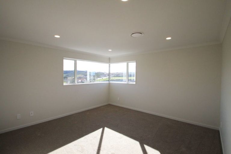 Photo of property in 13 Maka Terrace, Orewa, 0931