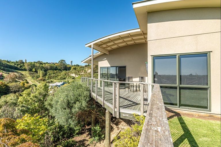 Photo of property in 1 Shakespeare Road, Bastia Hill, Whanganui, 4500