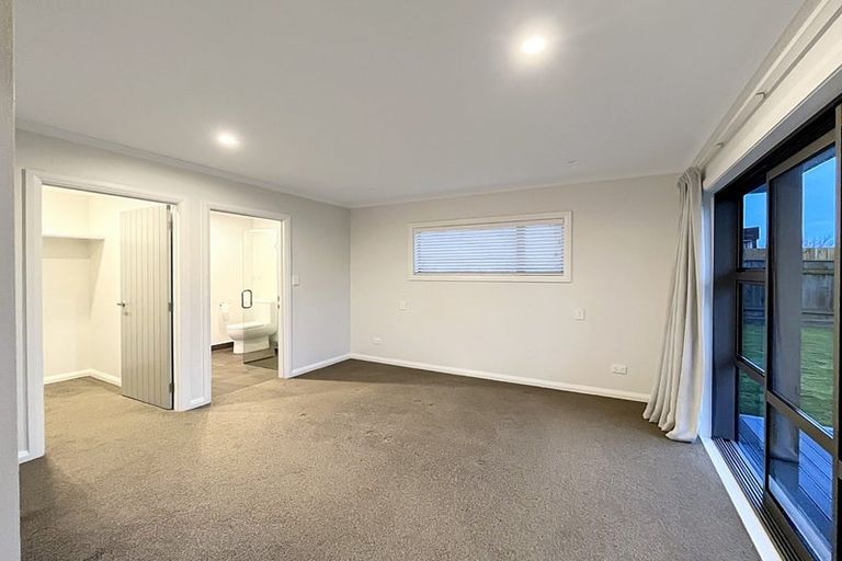 Photo of property in 7 Monaco Grove, Fitzherbert, Palmerston North, 4410