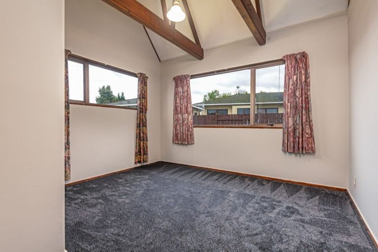 Photo of property in 28 Suzanne Grove, Kelvin Grove, Palmerston North, 4414
