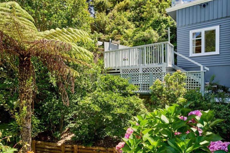 Photo of property in 37 Kotari Road, Days Bay, Lower Hutt, 5013