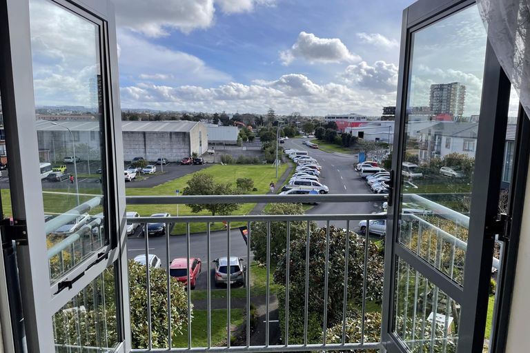 Photo of property in 3e/10 Crown Lynn Place, New Lynn, Auckland, 0600