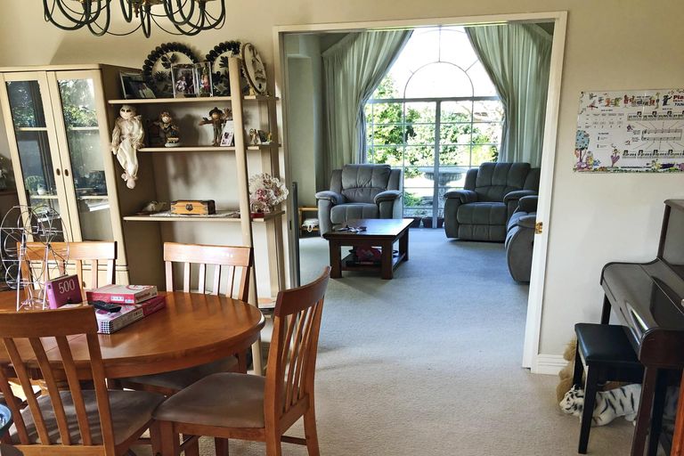 Photo of property in 21 Chippewa Place, Conifer Grove, Takanini, 2112