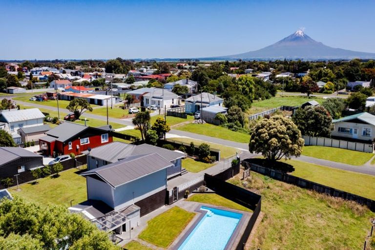 Photo of property in 74 Riemenschneider Street, Manaia, 4612