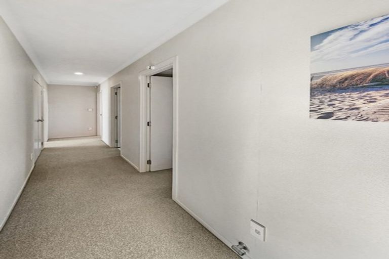 Photo of property in 9 Cinnabar Place, Westgate, Auckland, 0614