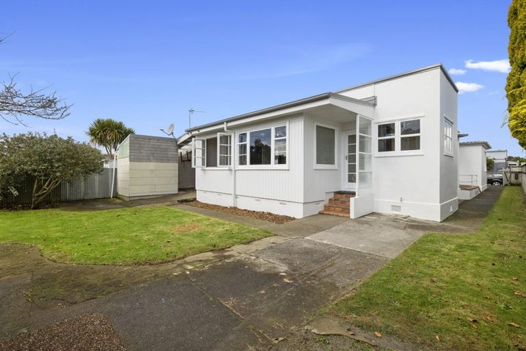 Photo of property in 11 Cornwall Street, Brooklands, New Plymouth, 4310
