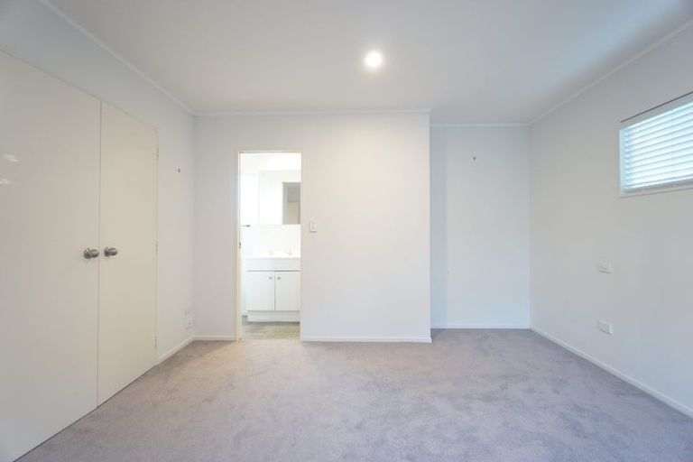 Photo of property in 2/46 La Trobe Street, Pakuranga Heights, Auckland, 2010