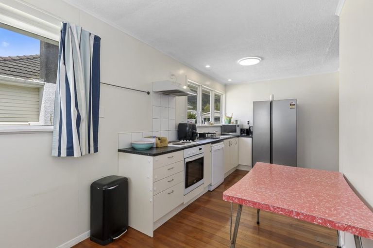 Photo of property in 1/167 Wainuiomata Road, Wainuiomata, Lower Hutt, 5014