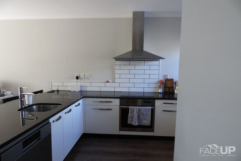 Photo of property in 9w Clearwater Cove, West Harbour, Auckland, 0618