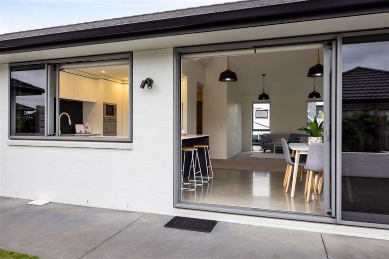 Photo of property in 22 Keene Drive, Bell Block, New Plymouth, 4312