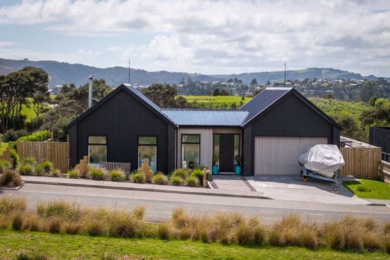 Photo of property in 15 Ruruhi Street, Raglan, 3225