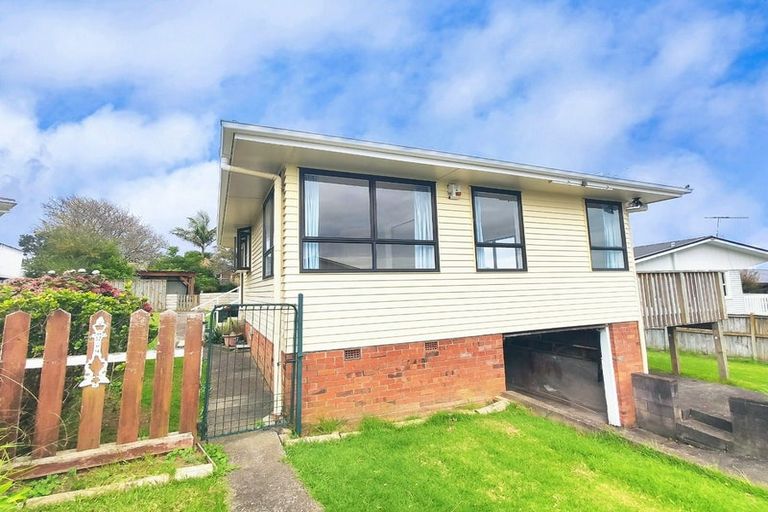 Photo of property in 20 Carole Crescent, Pakuranga, Auckland, 2010