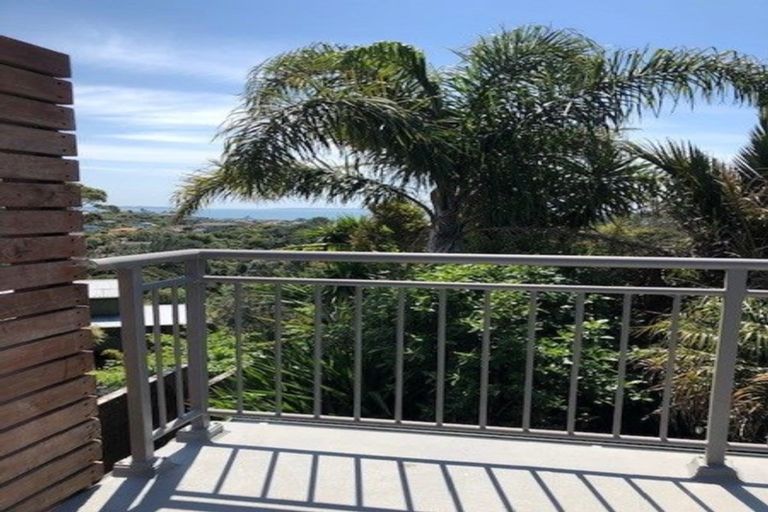 Photo of property in 473 East Coast Road, Murrays Bay, Auckland, 0630