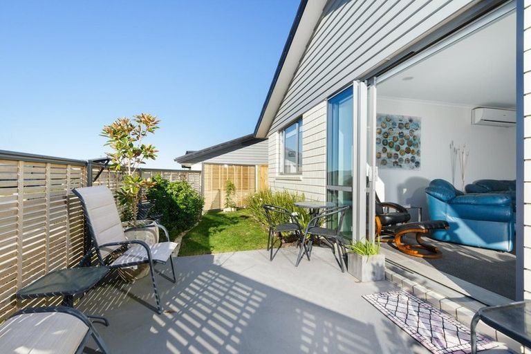 Photo of property in Waterview Estate, 9/4 Greystone Place, Omokoroa, 3114