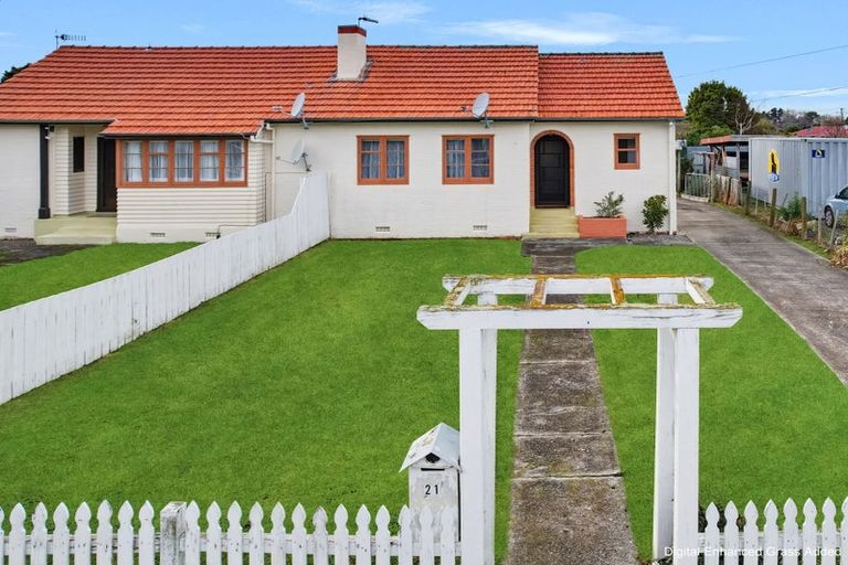 Photo of property in 21 Robert Street, Marton, 4710