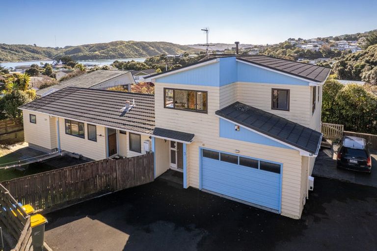 Photo of property in 5 Kinloch Place, Papakowhai, Porirua, 5024