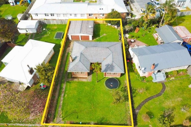 Photo of property in 3 Adams Road, Manurewa, Auckland, 2102