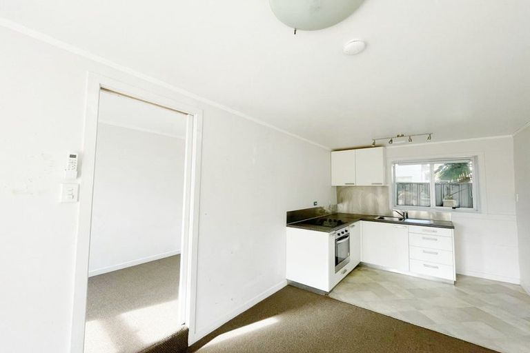 Photo of property in 24 Tiri Tiri Road, Birkdale, Auckland, 0626