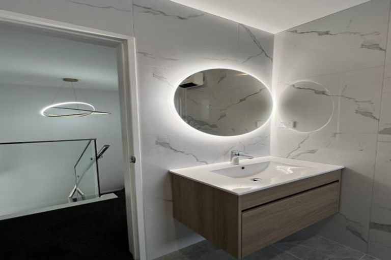 Photo of property in 105a Bond Crescent, Forrest Hill, Auckland, 0620