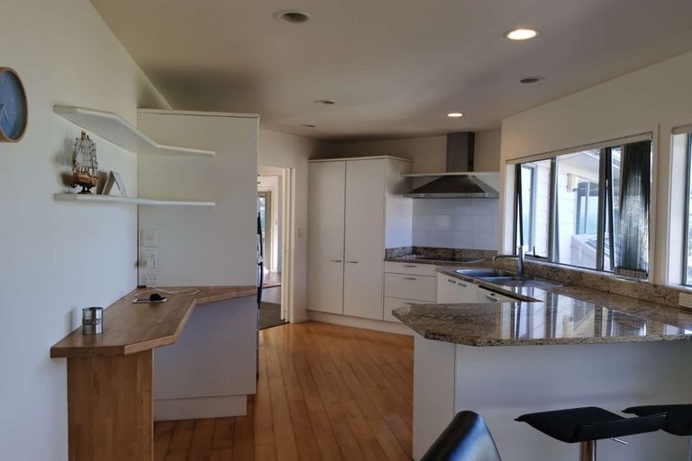 Photo of property in 1/10 Burford Place, Mellons Bay, Auckland, 2014