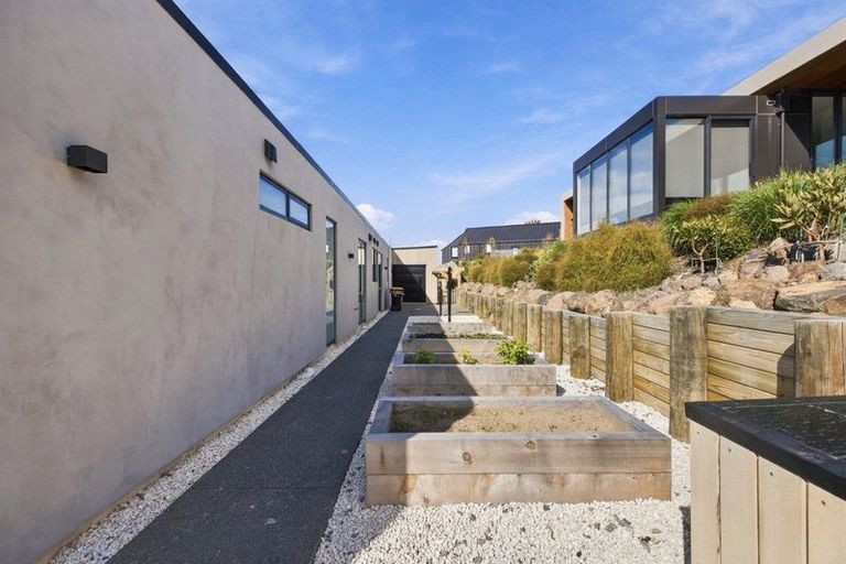 Photo of property in 19 Rauhea Lane, Clifton, Christchurch, 8081