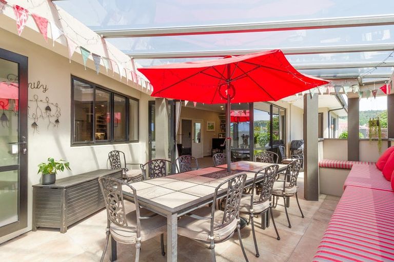 Photo of property in 11 Rutland Place, Taradale, Napier, 4112