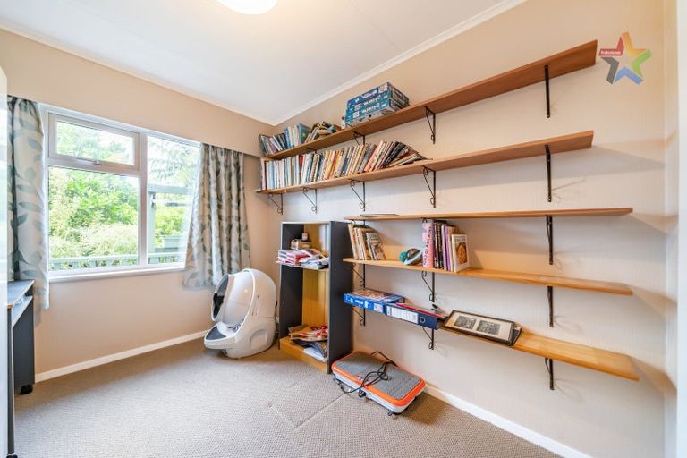 Photo of property in 176 Normandale Road, Normandale, Lower Hutt, 5010