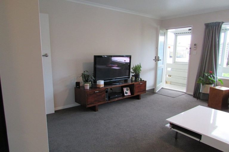 Photo of property in 2/26 Voelas Road, Lyttelton, 8082