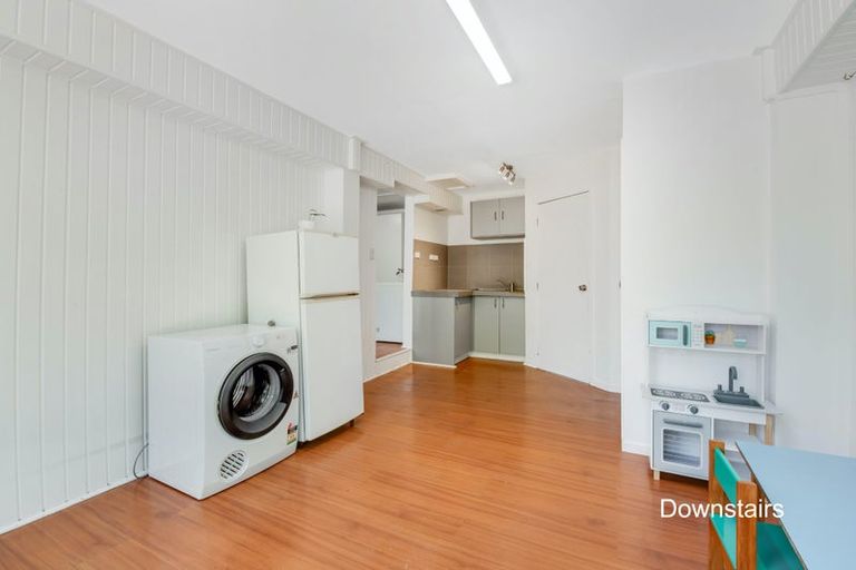 Photo of property in 15 Tacitus Place, Totara Vale, Auckland, 0629