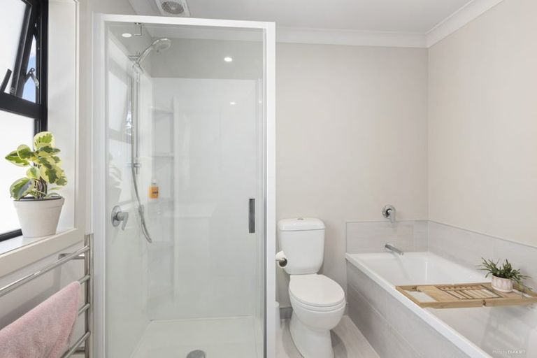 Photo of property in 43 Brindle Way, Newlands, Wellington, 6037