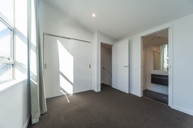 Photo of property in 2/24 Princess Terrace, Newtown, Wellington, 6021